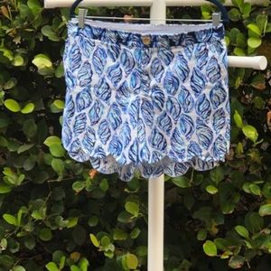 EUC 5" Buttercup Scallop Hem Short